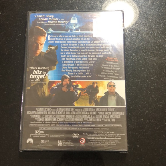 Widescreen shooter with  mark Wahlberg. DVD - Picture 2 of 2